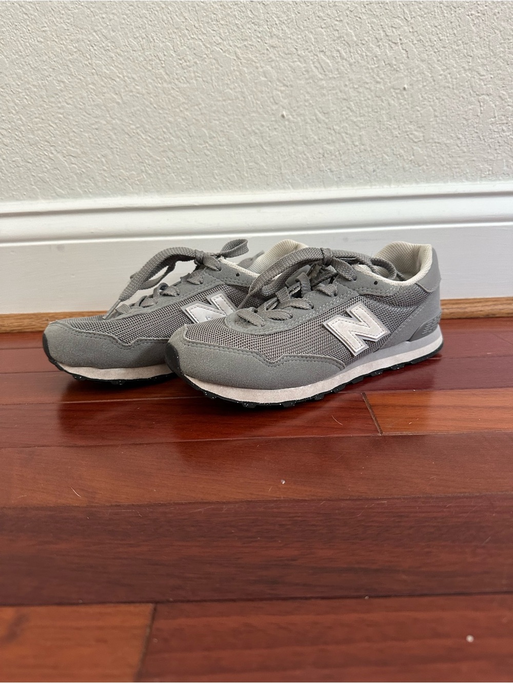 Kids New Balance 515 Gray and White Sneakers, size 3